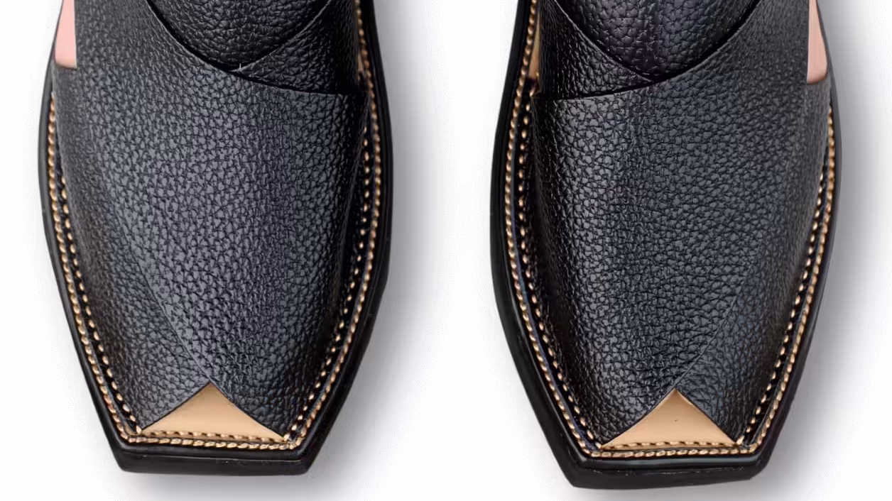 KPW Dotted Signature Kaptaan Chappal in Black - Premium Handmade Footwear